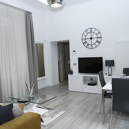 Duomo Platinum Apartments Nápoly Szoba fotó