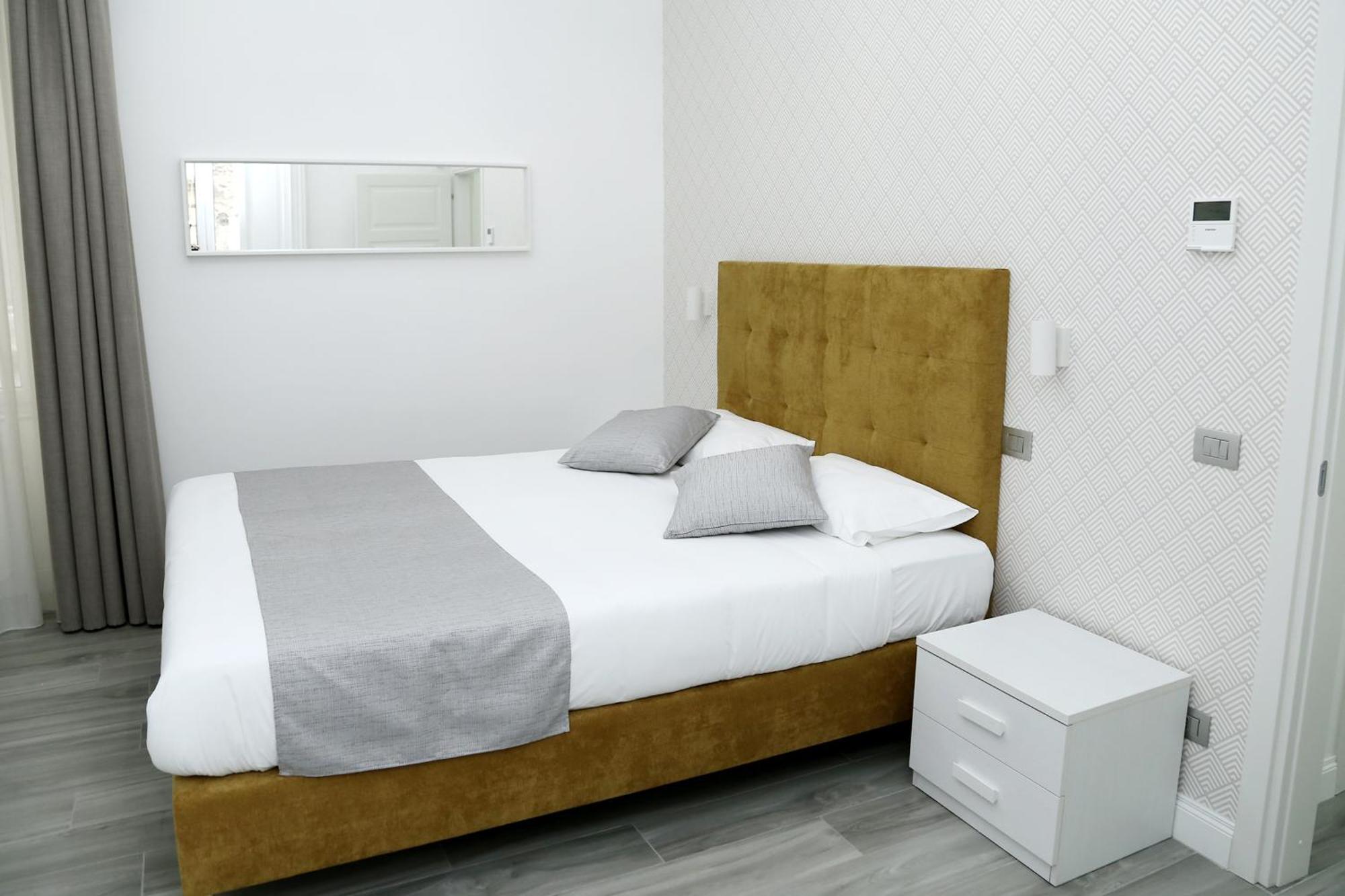 Duomo Platinum Apartments Nápoly Szoba fotó